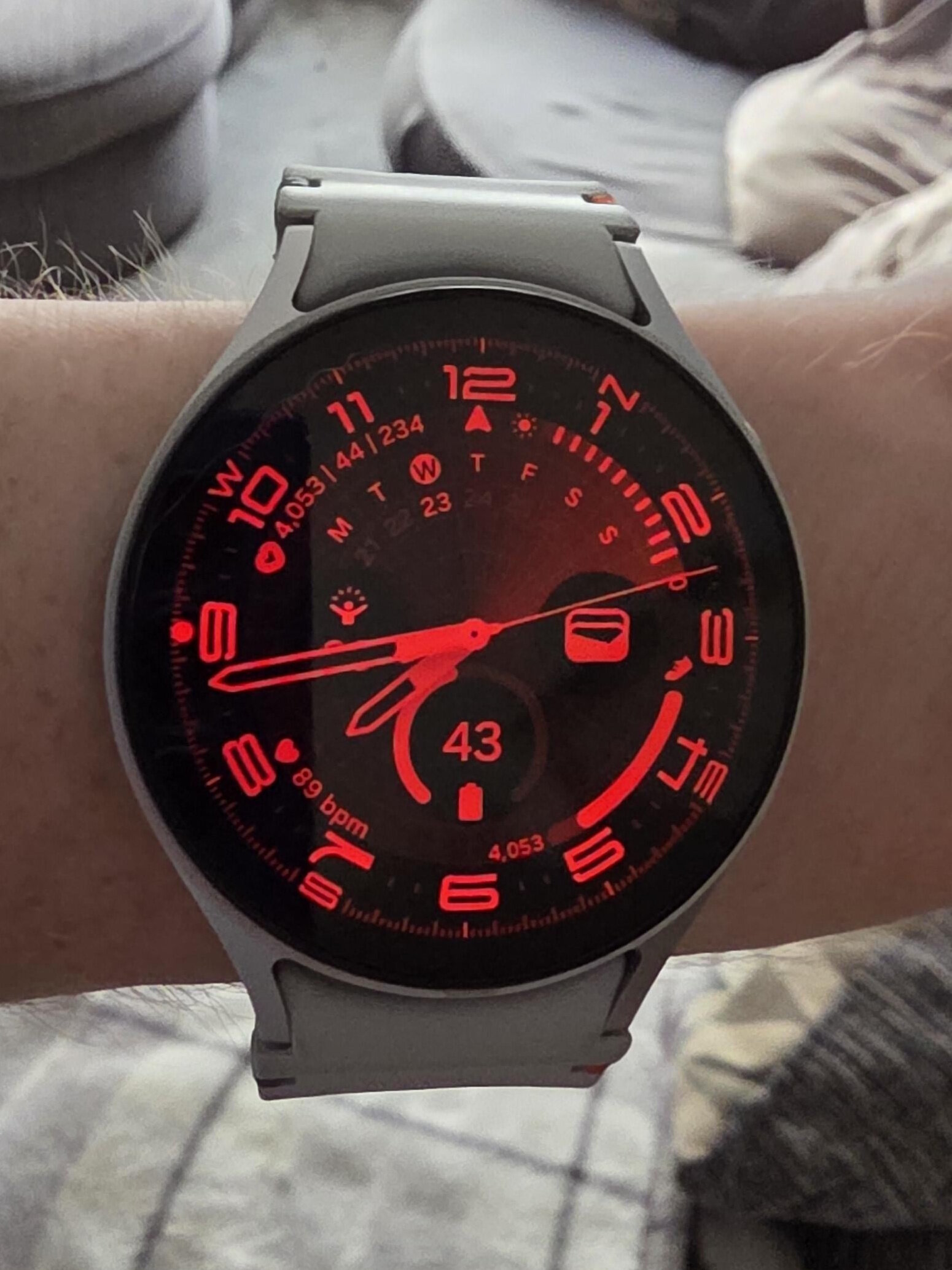 Ultra Analog watch face on the Galaxy Watch 7 AOD