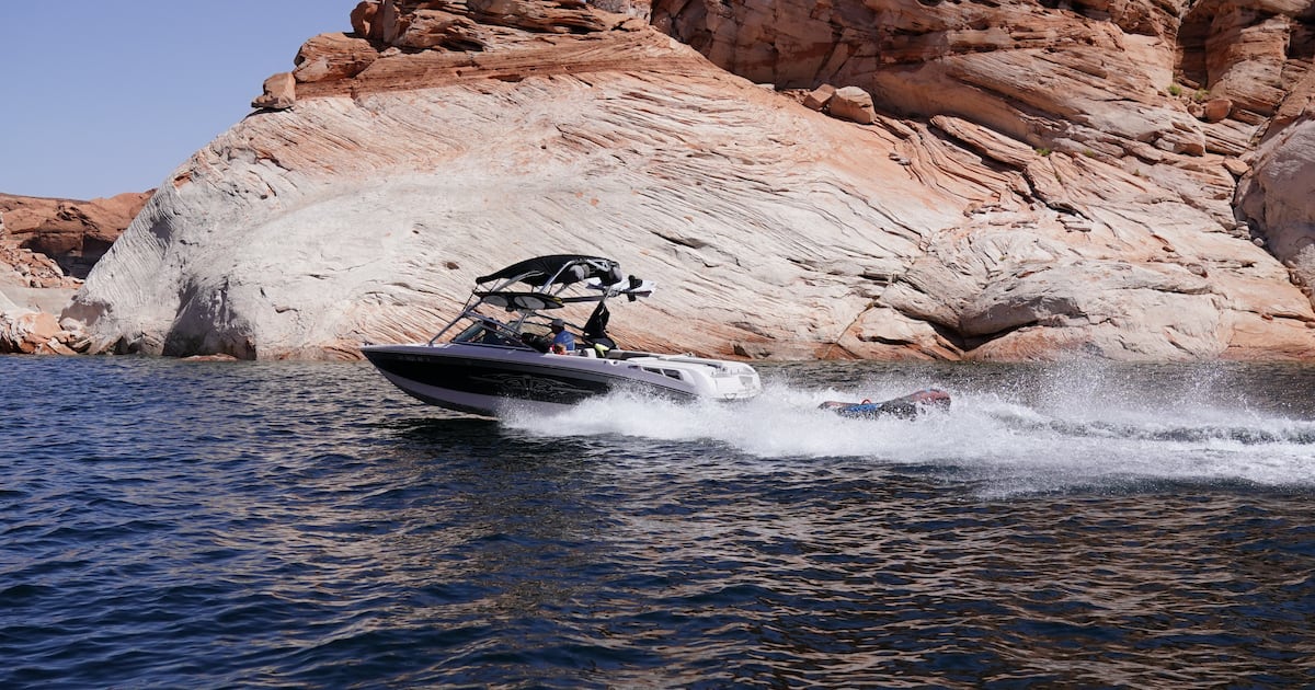 Toxic Algal Bloom at Popular U.S. Lake Spoils July 4 Plans