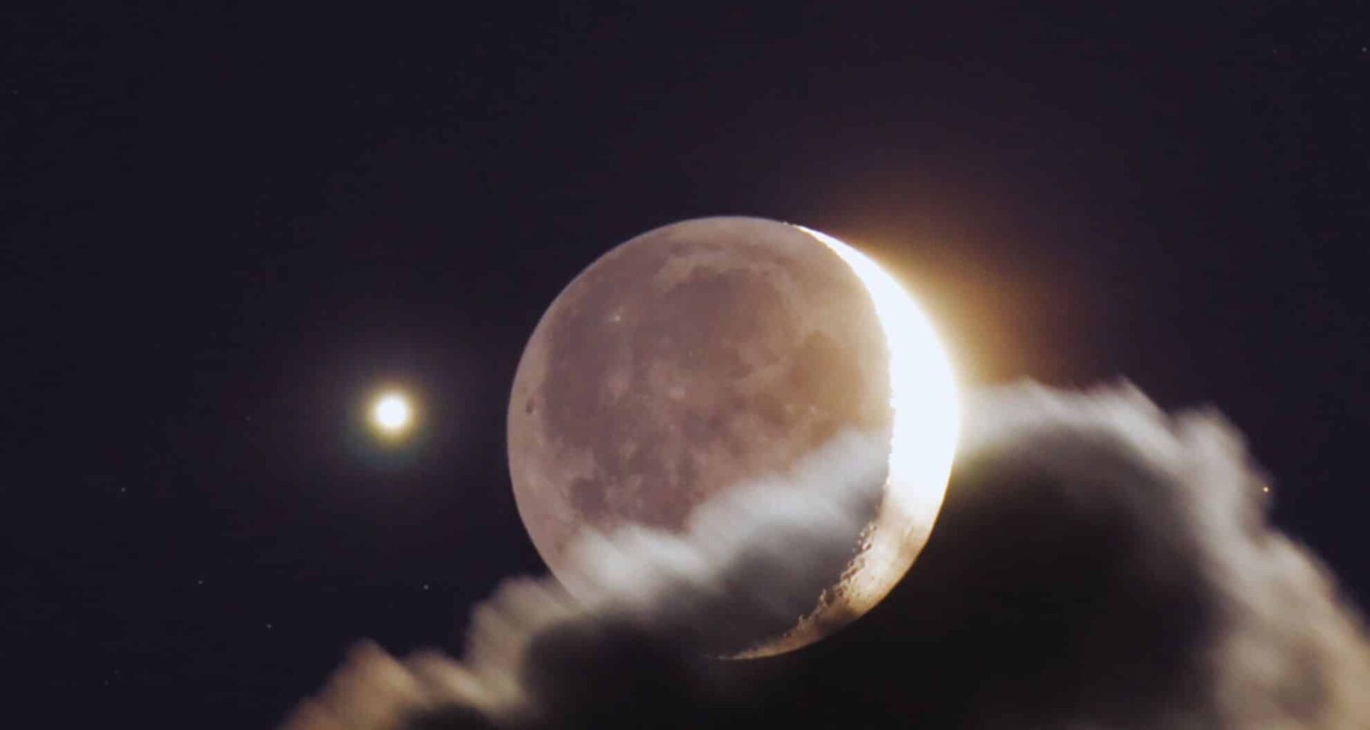 Witness The Stunning Conjunction Of Moon And Mars With Meteor Showers On July 28!