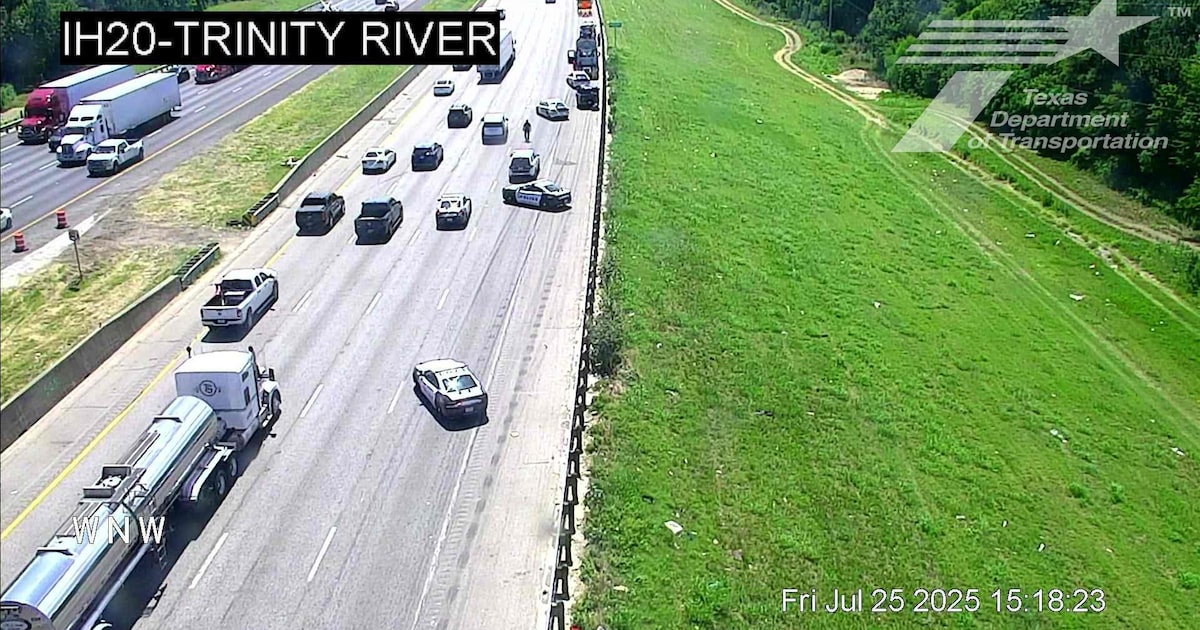 Off-duty cop working traffic control on I-20 hospitalized after crash in Dallas County