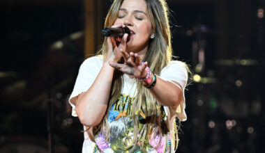 Kelly Clarkson Fans Floored By 'Absolutely Insane' Kellyoke Performance at Las Vegas Residency