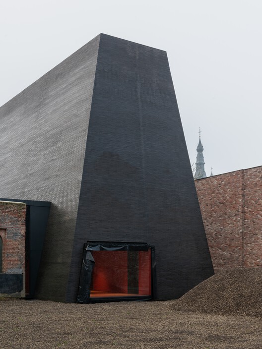 Abby Kortrijk / BAROZZI VEIGA - Image 1 of 27