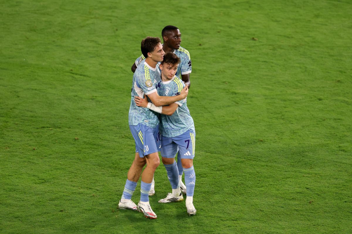 WASHINGTON, DC - JUNE 18: Randal Kolo Muani #20 of Juventus FC celebrates scoring his team's fourth goal with Kenan Yildiz #10 and Francisco Conceicao #7 during the FIFA Club World Cup 2025 group G match between Al Ain FC and Juventus FC at Audi Field on June 18, 2025 in Washington, DC. (Photo by Tasos Katopodis/Getty Images)
