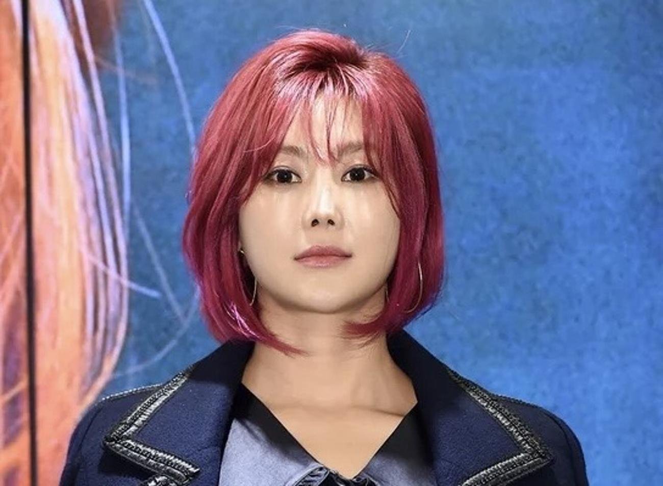 Solbi reveals she once went off the grid to escape a clingy ex-boyfriend