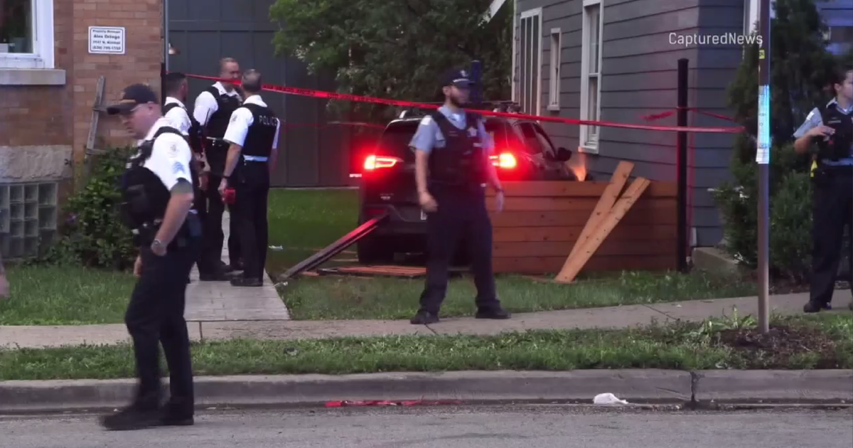 Man crashes car after being shot in head in Chicago's Avondale neighborhood