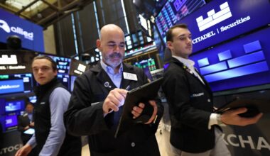 Dow, S&P 500, Nasdaq futures hit pause as Trump's deadline delay gives hope of trade deals