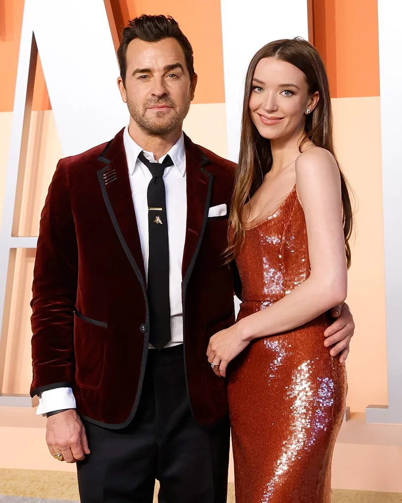 <p>Justin Theroux & Nicole Brydon Bloom</p>