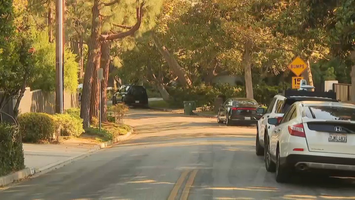 Brentwood man accused of impersonating firefighters – NBC Los Angeles