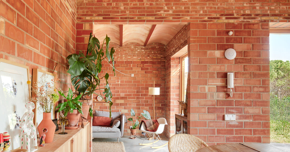 textural brick modules form catalan firm alventosa morell's casa GJ