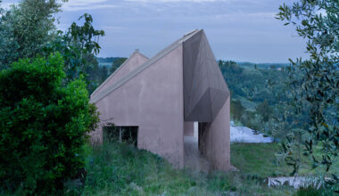 LDA.iMdA reinterprets rural tuscan house typology for geometric gabled villa