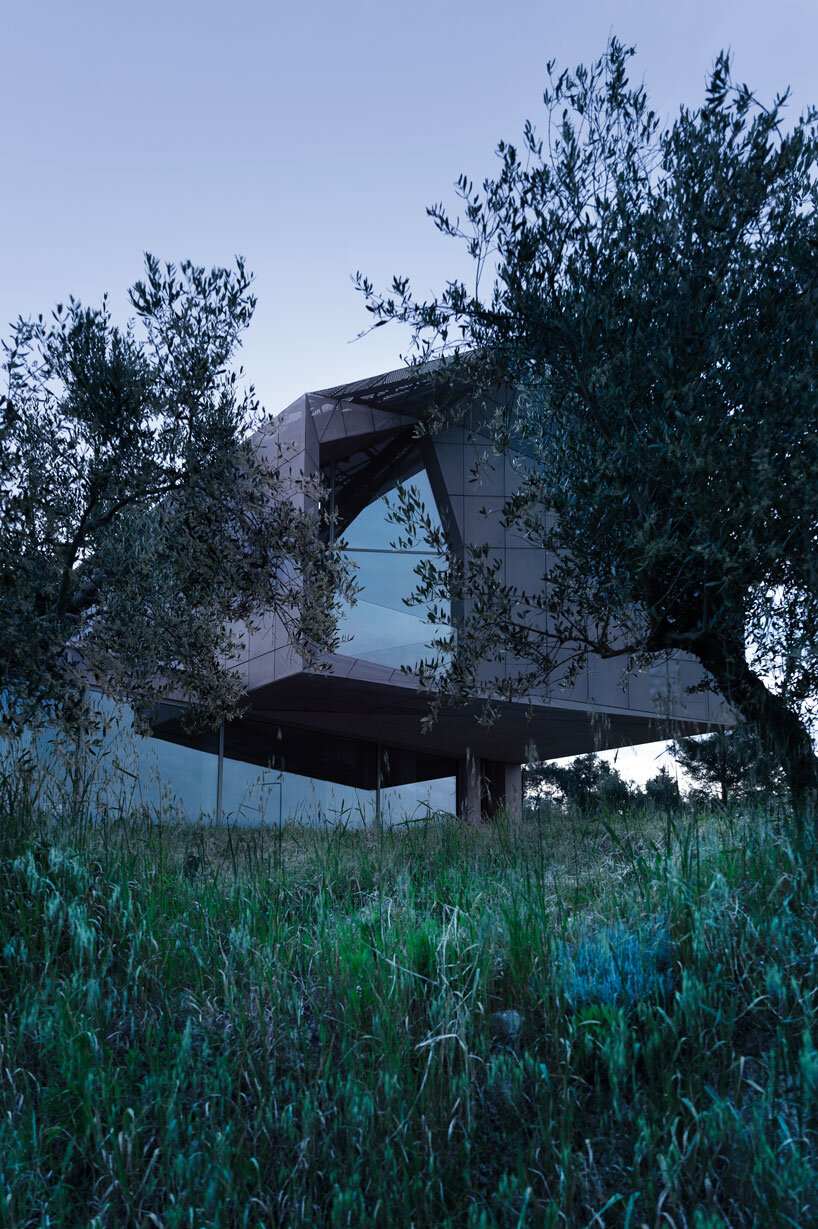 LDA.iMdA reinterprets rural tuscan house typology for geometric gabled villa