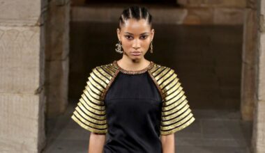 A look from the Chanel Métiers d'Art 2019 collection
