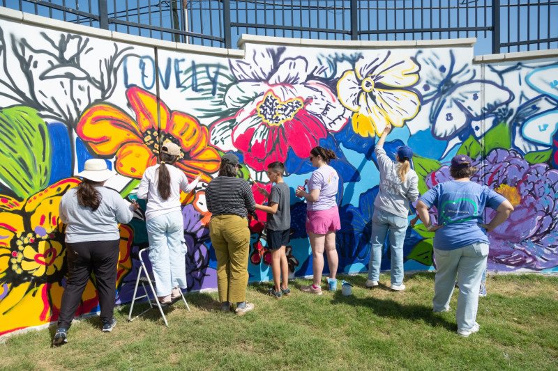 Las Vegas Trail Mural Marks Community Renewal in Fort Worth