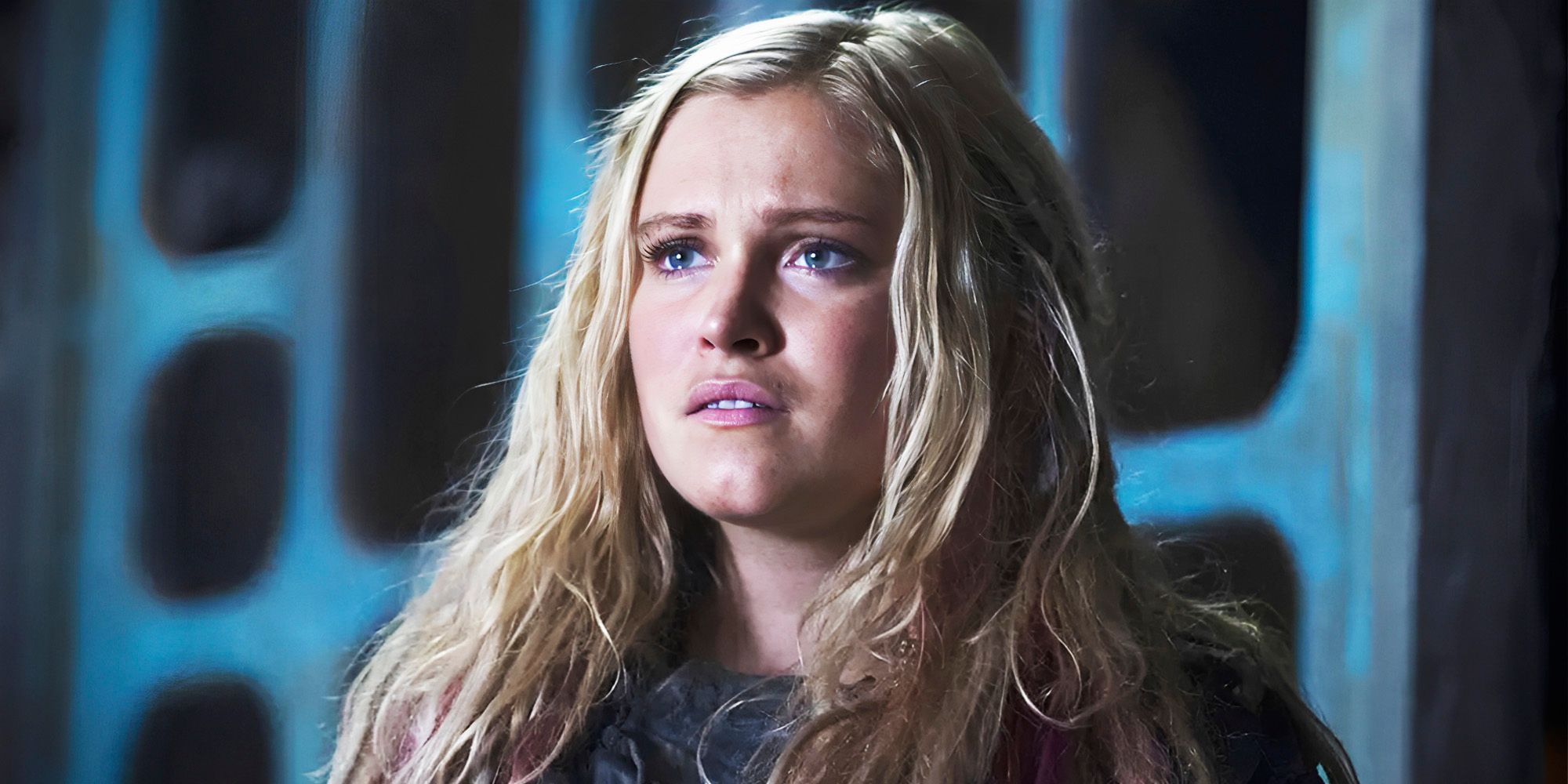 Eliza Clarke as Clarke Griffin crying in The 100