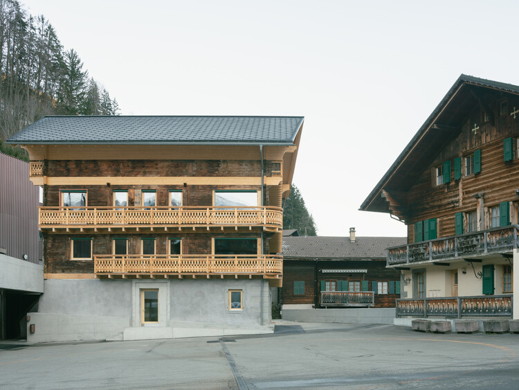  Residential Chalet Conversion into Administrative Building / Madeleine architectes - Exterior Photography