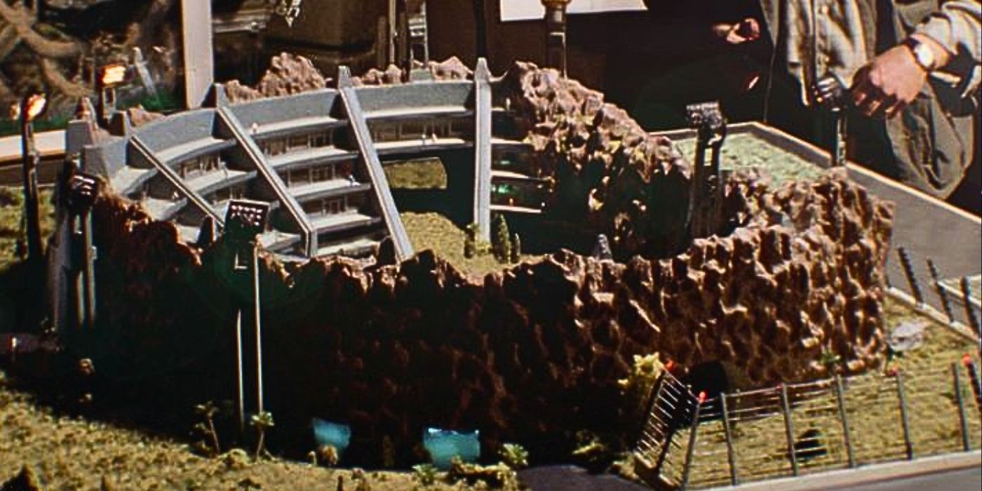 Peter Ludlow (Arliss Howard) shows off a model of Jurassic Park: San Diego to his investors in The Lost World: Jurassic Park.