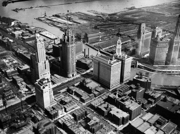 An air view shows the Medinah Athletic Club (now the InterContinental Chicago Hotel), Tribune Tower, Wrigley Building and more, circa 1933. (Chicago Tribune archive) 