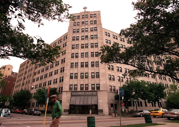 Columbus Hospital at 2520 N. Lakeview Ave. on June 3, 1998, in Chicago. The hospital closed in 2001. (Chuck Berman/Chicago Tribune)