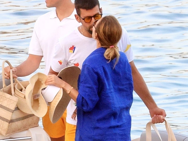 0728-Novak-Djokovic-Family-Beach-Day-Sub1