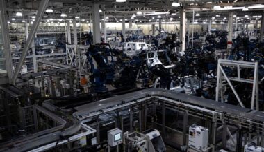 US factory orders rebound in May on strong aircraft demand