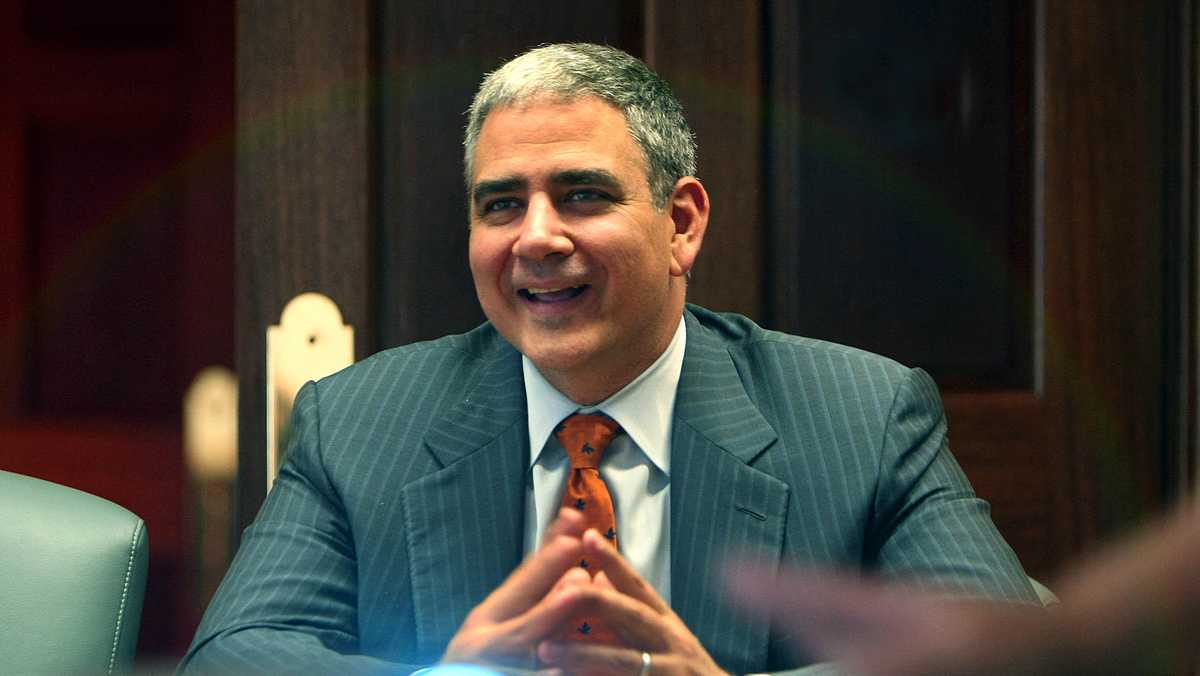 Steward Health Care suing former CEO Ralph de la Torre, former company leaders