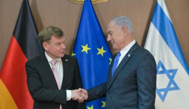 En route to Israel, German FM urges 2-state process, says too soon to recognize Palestine