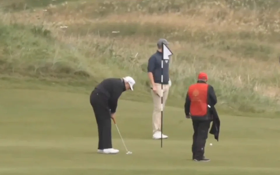 President Trump putting.X&period;