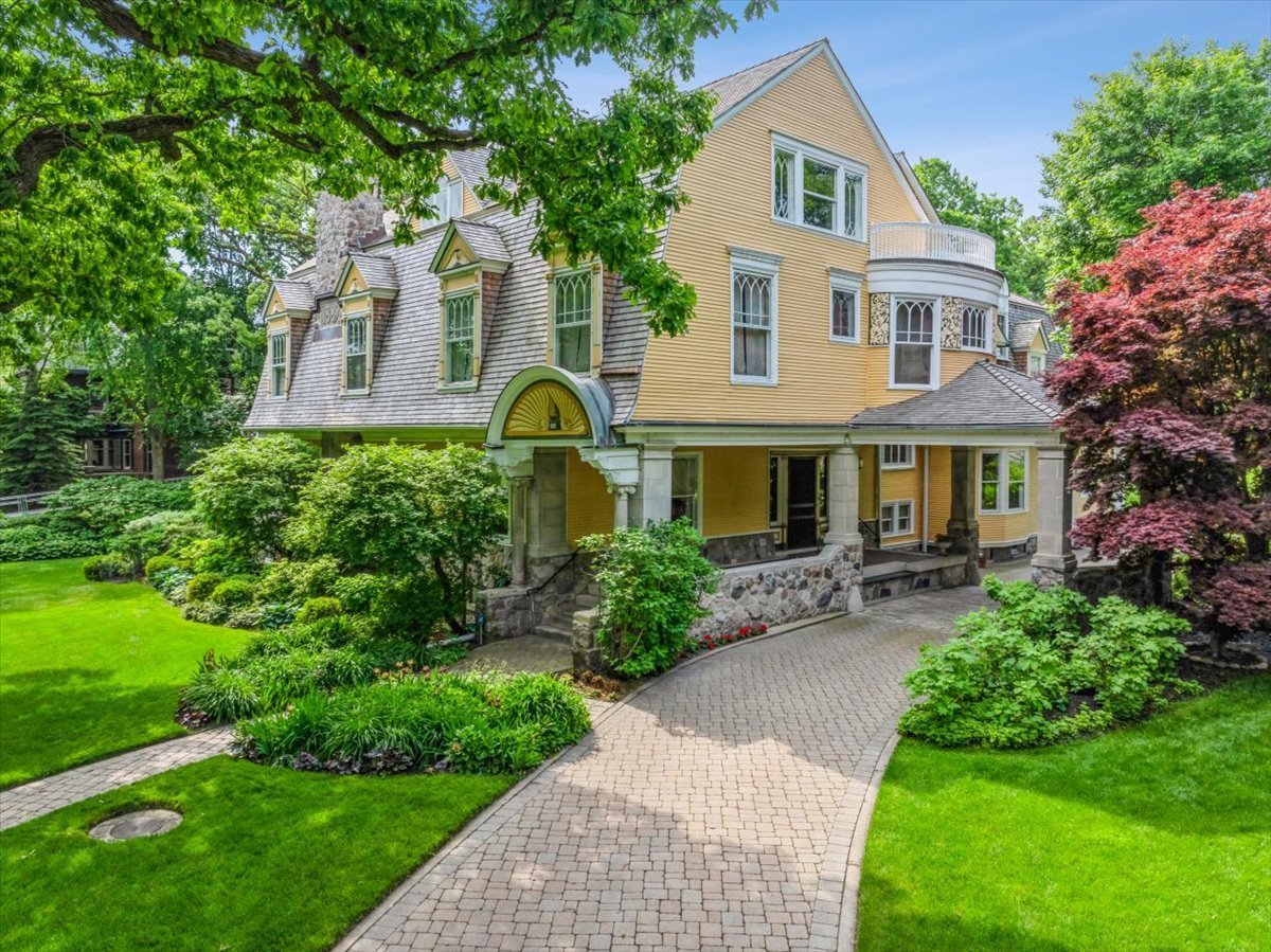 A House Designed By Frank Lloyd Wright’s Mentor Is for Sale – Chicago Magazine