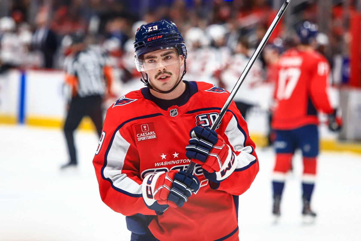Capitals re-sign Hendrix Lapierre to one-year, $850k contract