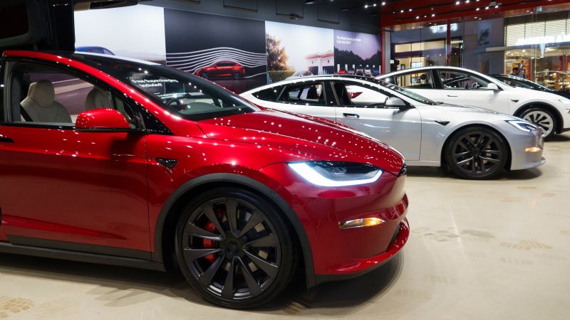 Tesla reports another record sales plunge