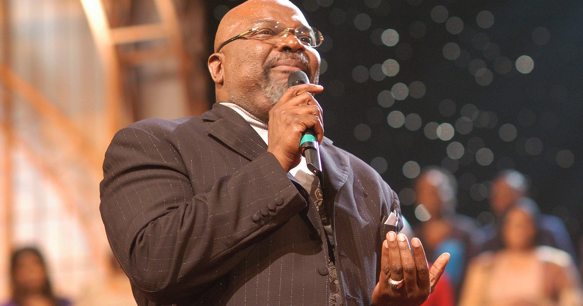 T.D. Jakes steps down as Dallas megachurch senior pastor, installs son-in-law, daughter as co-senior pastors