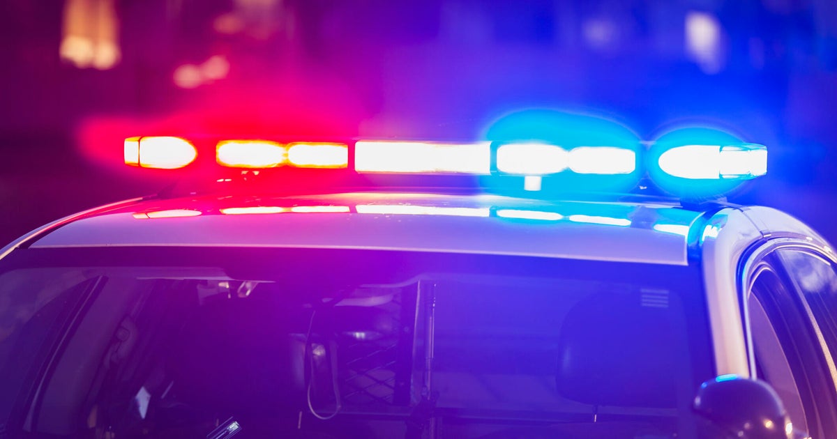 Fort Worth police, SWAT respond to barricaded person; no injuries reported