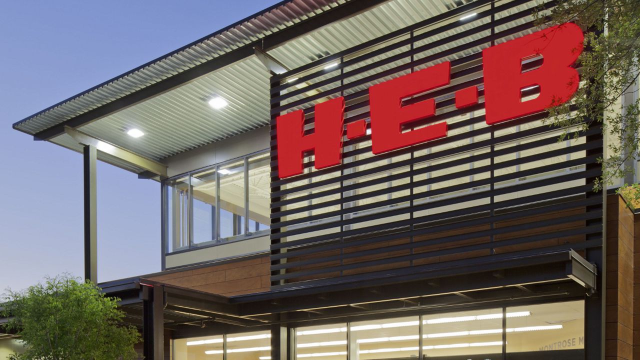 Exterior of an H-E-B store. (Spectrum News)