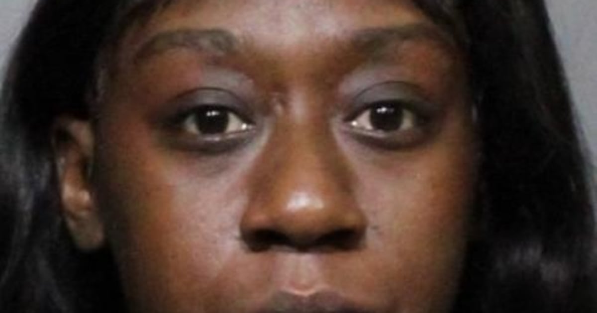 Duval mom gets on stage, threatens principal after child’s name not called at school event – Action News Jax