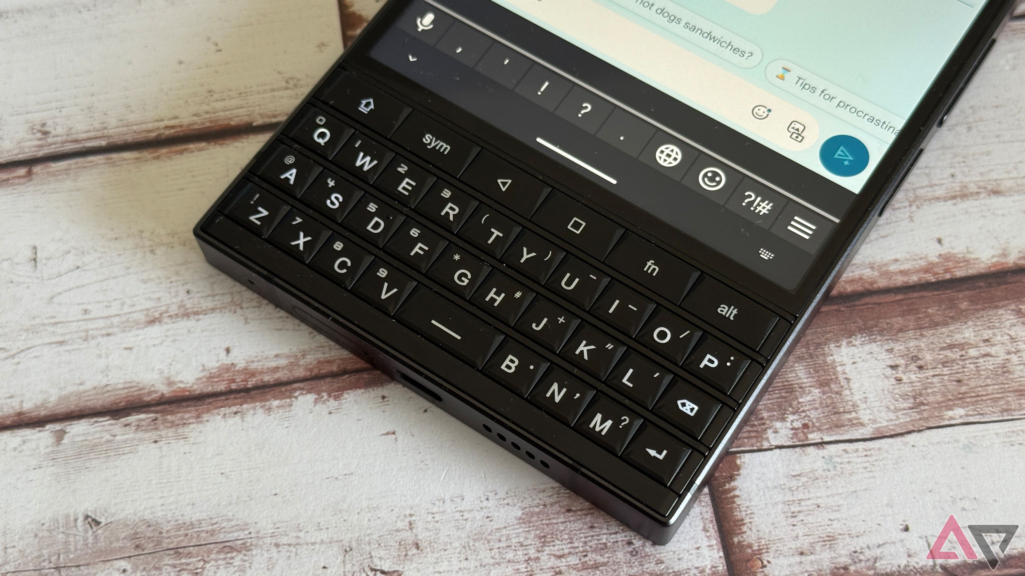 Contextual key row on the Unihertz Titan 2