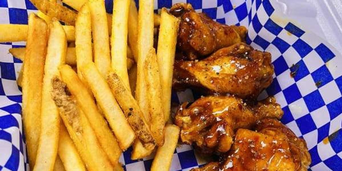 Gas station restaurant in east Fort Worth does Cajun wings