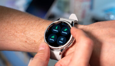 Selecting a workout on the Samsung Galaxy Watch 6 Classic