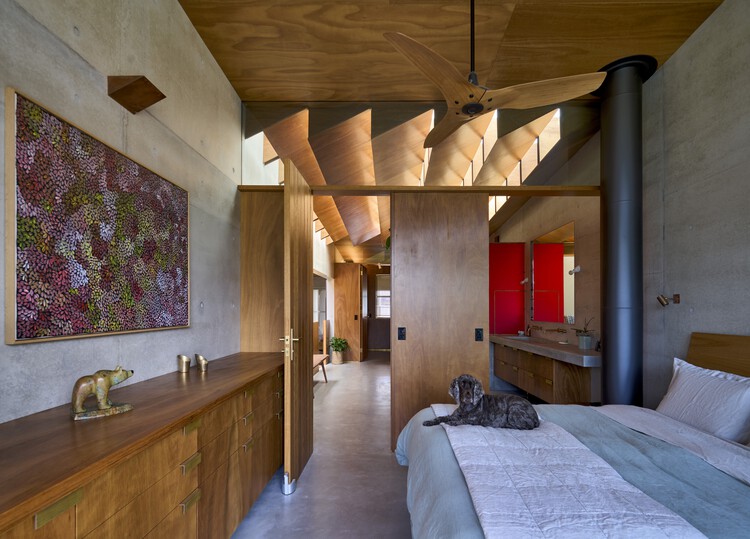 Lagoon House  / Peter Stutchbury Architecture - Interior Photography, Bedroom, Wood, Beam
