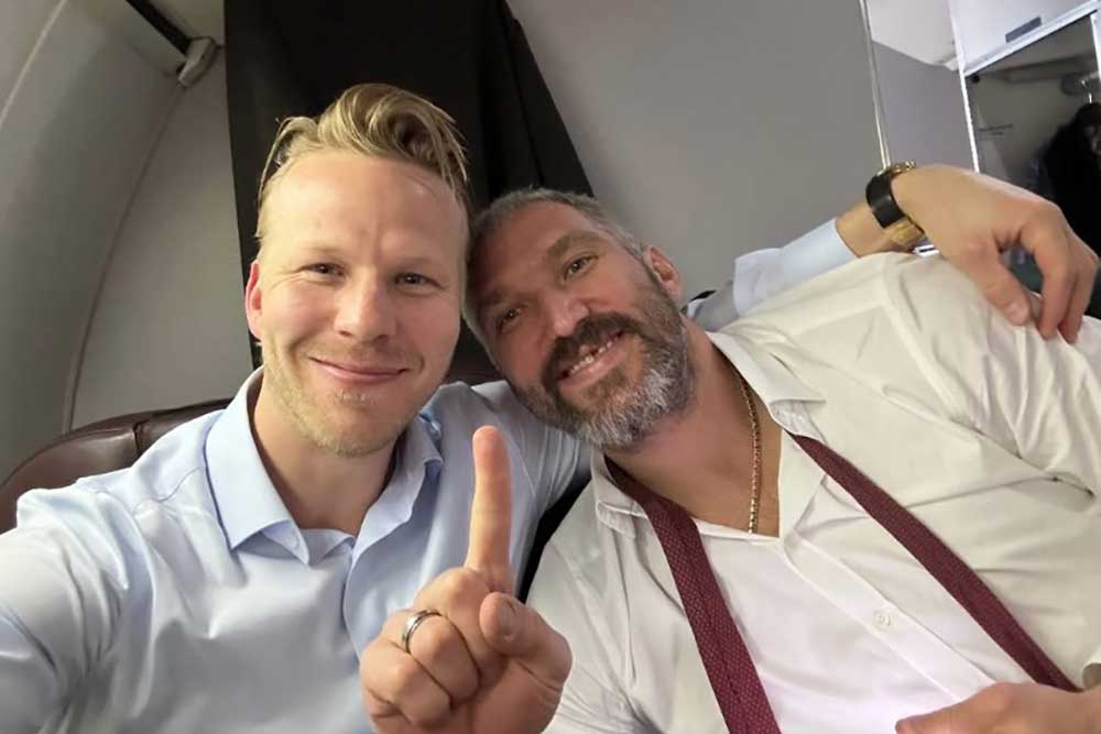 Lars Eller reveals the gift Alex Ovechkin got all his teammates and what he did on the bus after breaking the NHL goals record