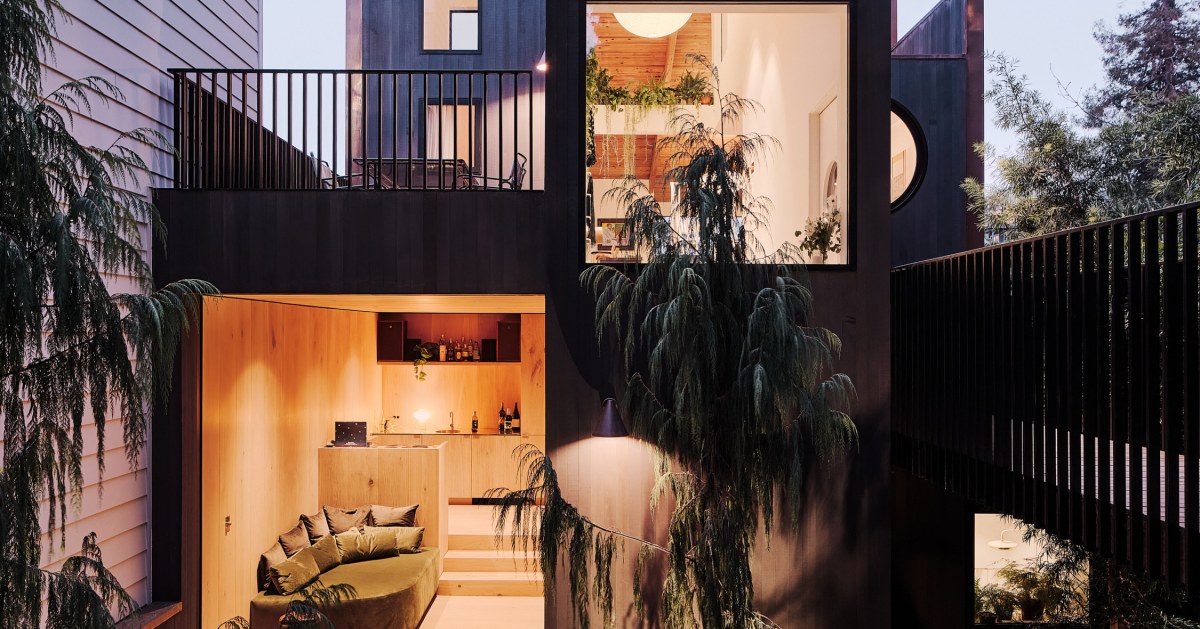 The hidden house in Bernal with its own private bridge