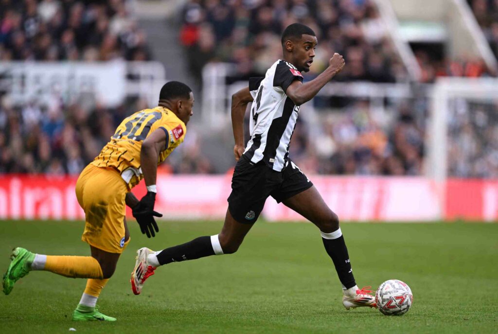 NEWCASTLE UPON TYNE, ENGLAND - MARCH 02: Alexander Isak of Newcastle United in action during the Emirates FA Cup Fifth Round match between Newcastle United and Brighton & Hove Albion at St James' Park on March 02, 2025 in Newcastle upon Tyne, England. (Photo by Stu Forster/Getty Images)