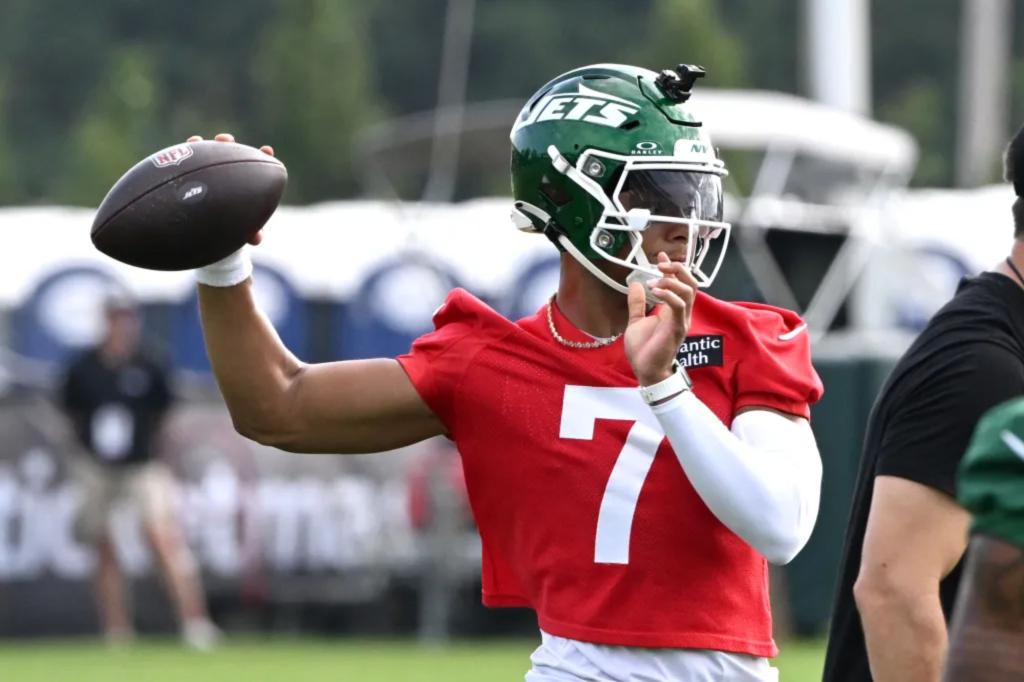 Justin Fields excels in Jets training camp 7-on-7s