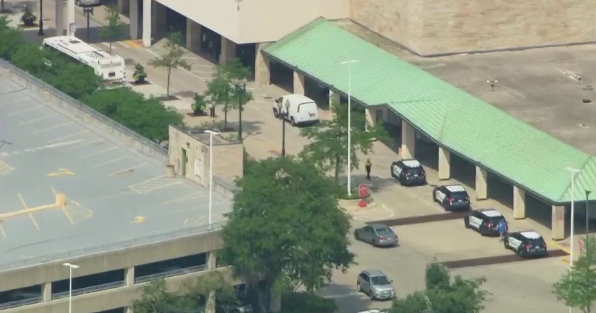 Massive police response called to Westfield Old Orchard shopping center in Skokie, Illinois