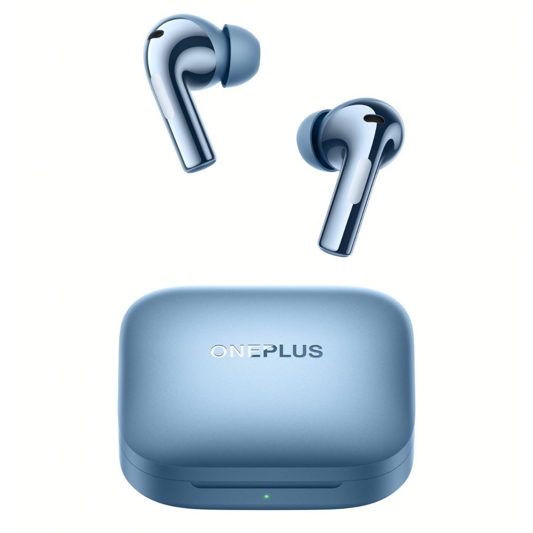 The OnePlus Buds 3 and case