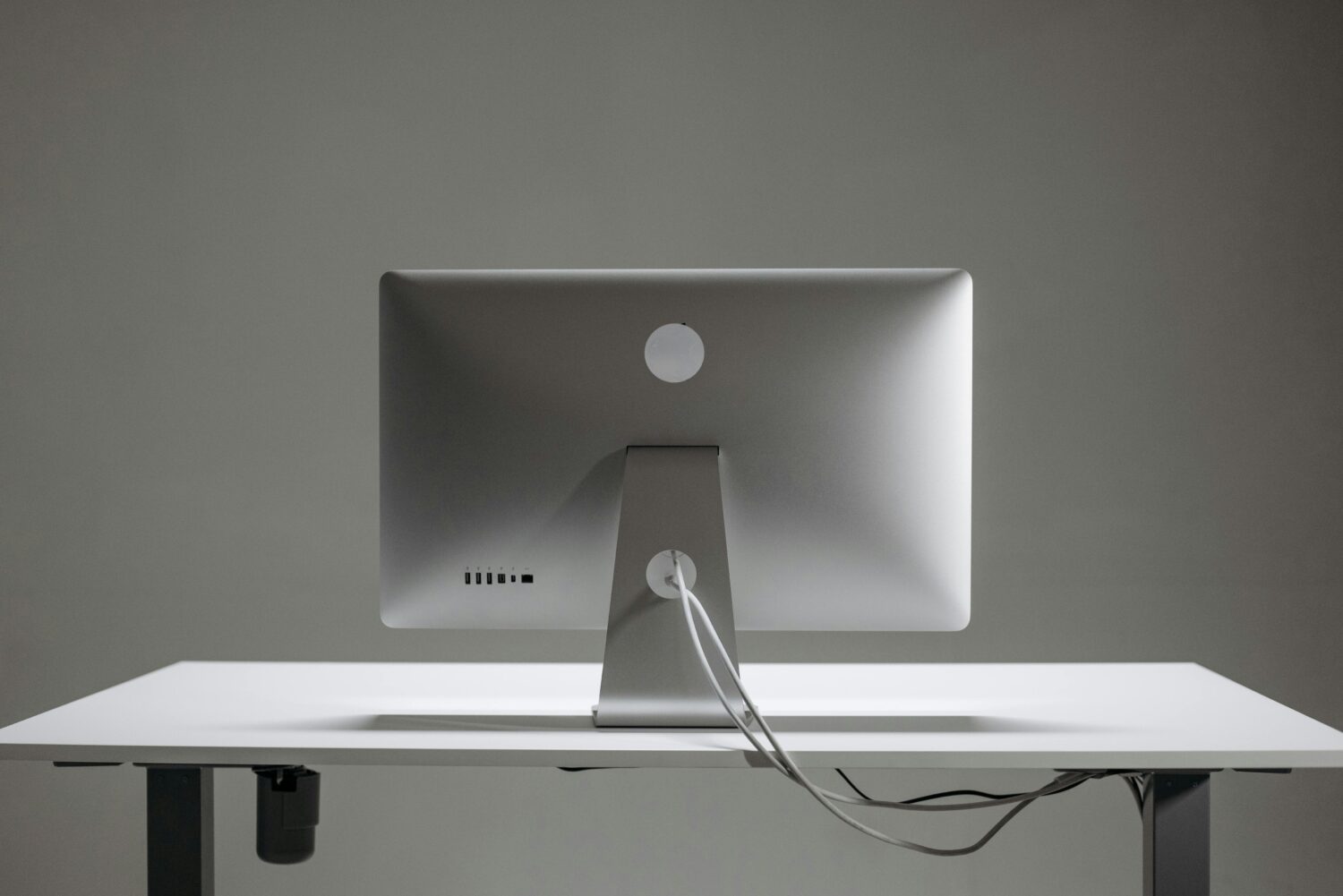 What are the pros and cons of all-in-one computers? Data Doctors gives you five reasons to stay awa...