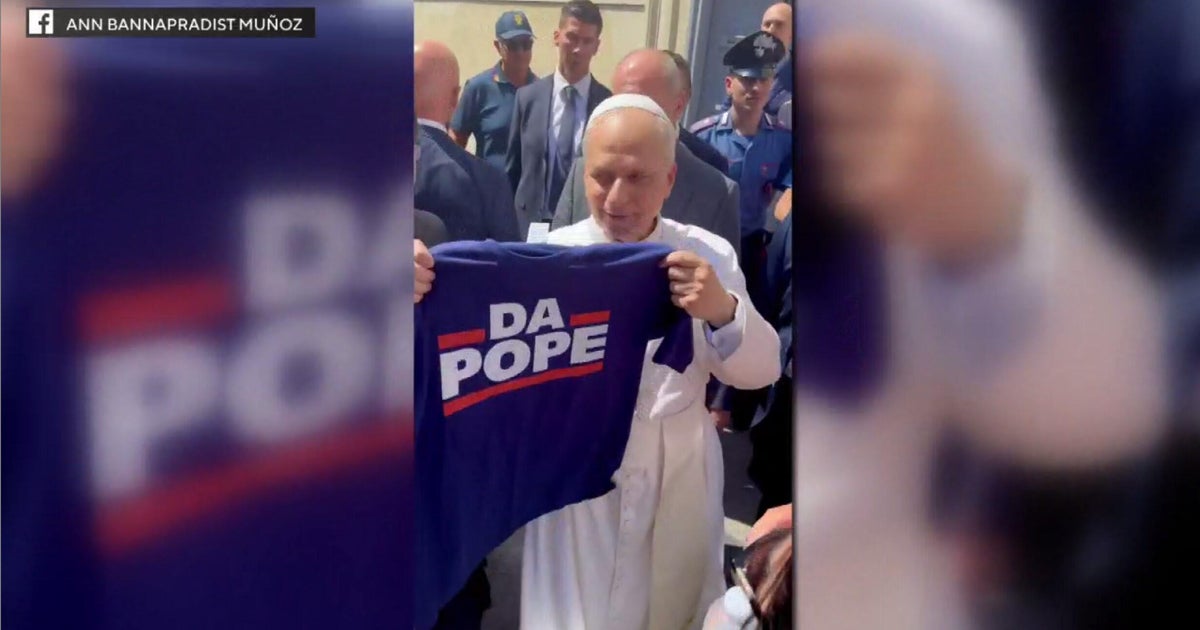 Chicago family goes viral giving Pope Leo XIV "Da Pope" T-shirt at mass in Italy