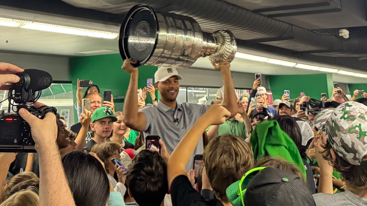 Jones celebrates day with Stanley Cup at community hockey rink