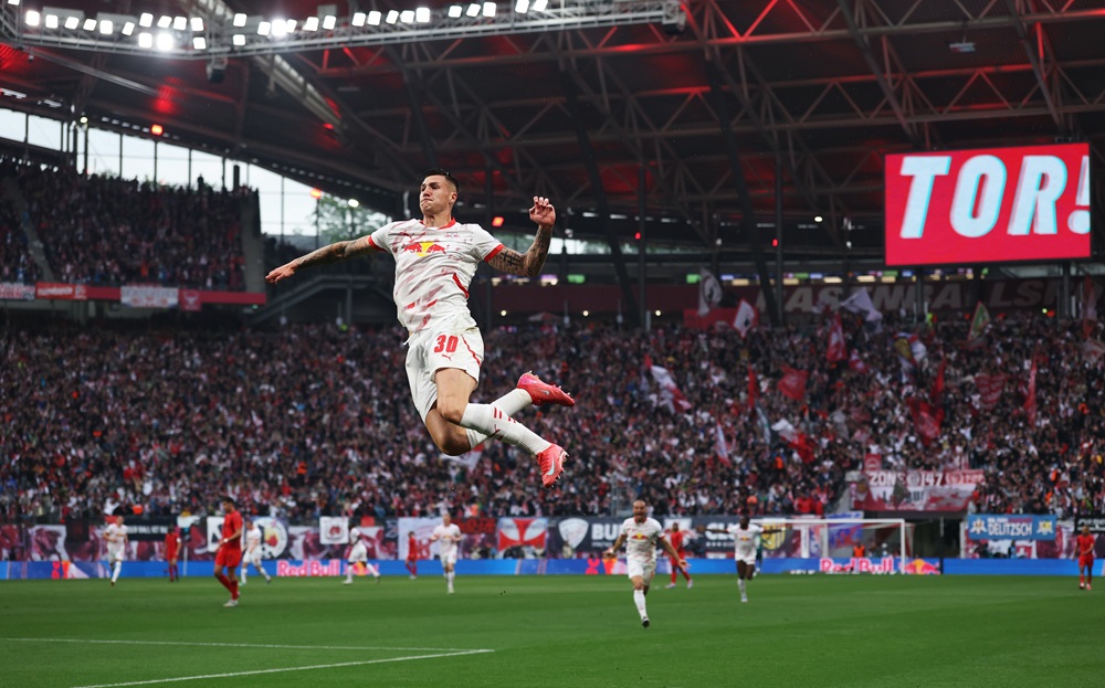 LEIPZIG, GERMANY: Benjamin Sesko of RB Leipzig celebrates scoring his team's first goal during the Bundesliga match between RB Leipzig and FC Bayern München at Red Bull Arena on May 03, 2025. (Photo by Maja Hitij/Getty Images)