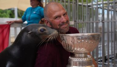 Zito takes Stanley Cup to mammal park in Florida Keys
