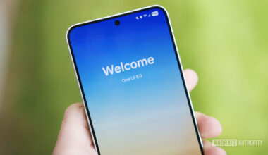 One UI 8 &quot;Welcome&quot; page on a Galaxy S25.